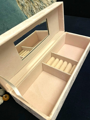 Pink velvet jewellery box - pink,