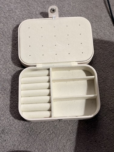 Portable jewellery organiser - ,